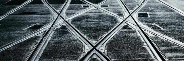 Gleise einer Straßenbahn