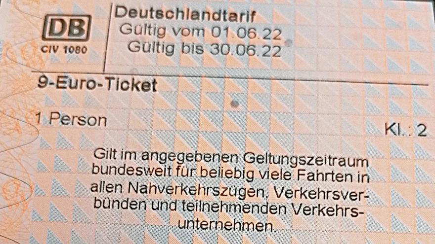 Ein 9-Euro-Ticket in Nahaufnahme